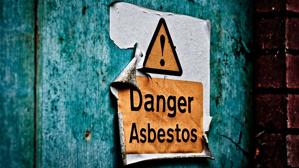 Amianto in greco significa immacolato, ma anche incorruttibile. Il termine asbesto equivale totalmente ad amianto, e in greco significa perpetuo.